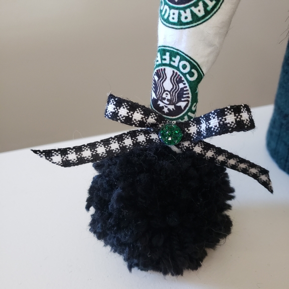 Starbucks Gnome with draped hat - Picture 6 of 10